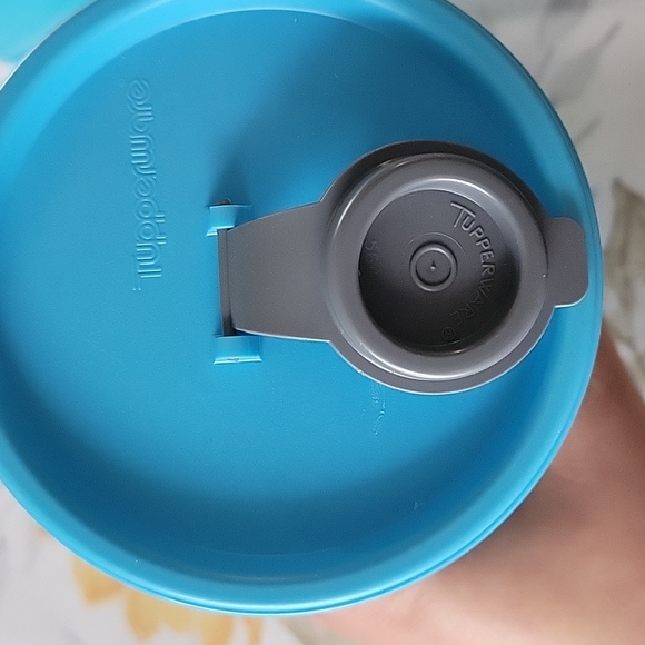 2 cups with lids - Picture 2 of 3